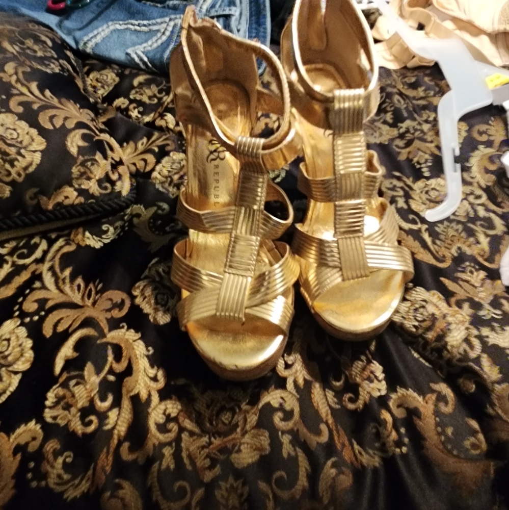 Wedge shoes